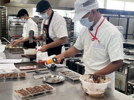 屏東巧克力創意調溫成績出爐 小農新秀巧思手藝驚艷評審