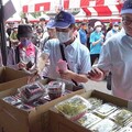 大村鄉農會推廣葡萄產業 持火車票根換一盒葡萄
