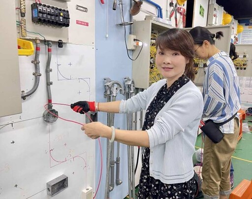 新北職訓攜手黎明技術學院 28位女性水電師傅完訓上線