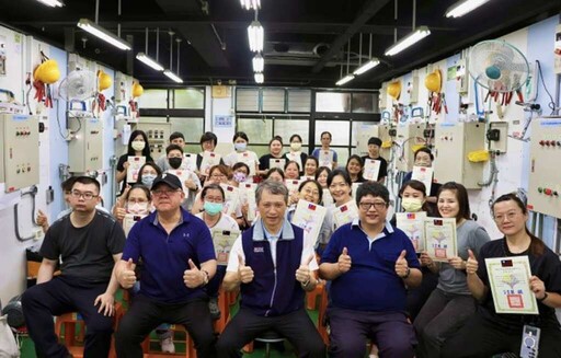 新北職訓攜手黎明技術學院 28位女性水電師傅完訓上線