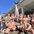屏東黑鮪魚季迎來日本相撲力士 挑戰扛黑鮪魚試煉
