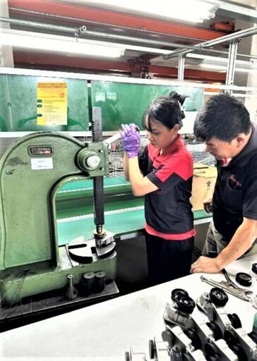 中彰投分署助企業回聘退休職人 雇主每年最高補助50萬元