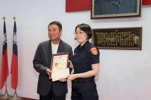 苗栗縣慶祝警察節 縣長鍾東錦表揚績優員警