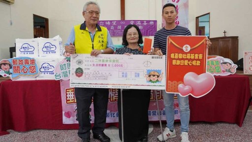 彰化郵局攜手晞品果園公益行 紅龍果回饋金捐助喜樂保育院