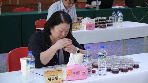 「台中蜂華」蜂蜜評鑑登場 44件龍眼蜜爭奪品質殊榮