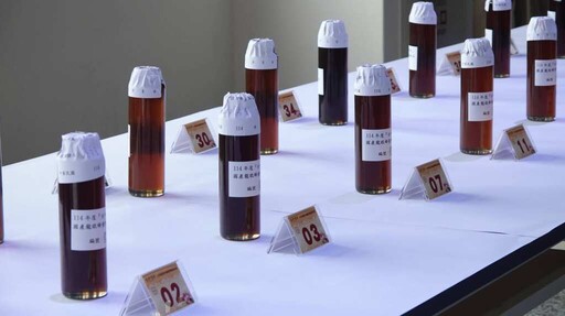 「台中蜂華」蜂蜜評鑑登場 44件龍眼蜜爭奪品質殊榮