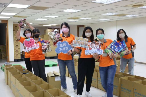 員榮醫療體系響應公益 尹文國董事率隊助安得烈裝箱送暖