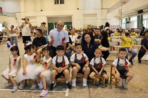 啟文國小附幼畢業典禮 苗栗副縣長邱俐俐為畢業生獻上祝福