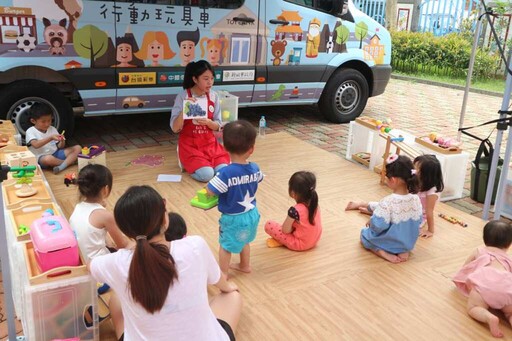 工商婦女協會捐行動玩具車 助攻新北打造移動親子樂園