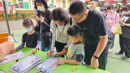 荔久彌新-只想和泥在一起 中市新庄社區邀親子體驗傳統泥趣文化