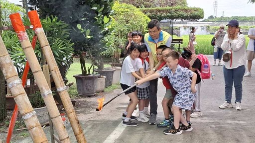 彰化家扶永久認養人聯誼會暖陪伴 58名家扶親子出遊放鬆