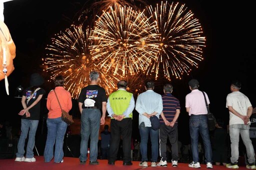 澎湖花火節望安場壓軸登場 逾3600人共享煙火與島嶼風情