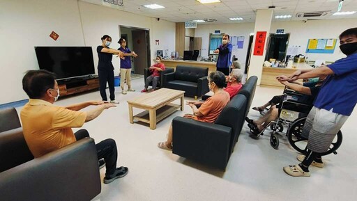肥皂勤洗手對抗疫情有一套 彰化榮家失智症長輩健康沒煩腦