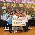 國中教育會考成績優異 苗栗縣長頒發215萬元表揚優異學子