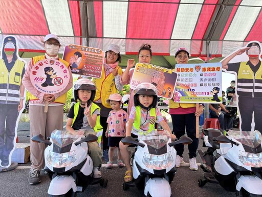 王功漁火節大手牽小手 芳苑警守護婦幼安全