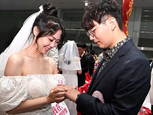 幸福巴士啟航 台中50對新人浪漫完婚 選你所愛、愛你所選