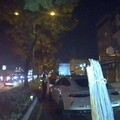 「移動套房」沒掛牌上路 賓士跑車遭警臨檢攔下開單