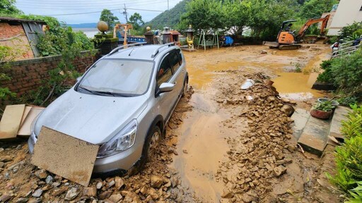 埔里蜈蚣里墘溪路發生土石流 公所火速啟動救災、安置災民