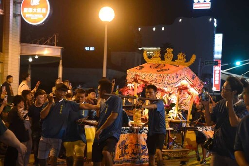 武轎踩街掀起宮廟文化嘉年華 為觀光注入活力