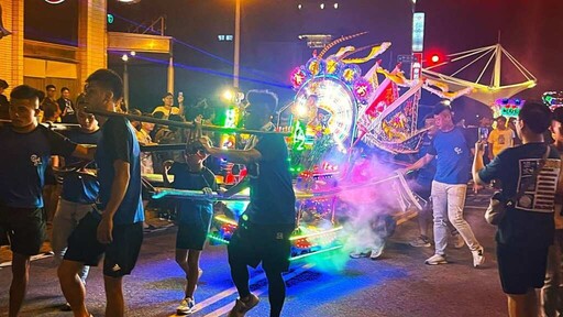 武轎踩街掀起宮廟文化嘉年華 為觀光注入活力