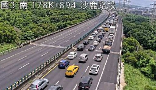 國道3沙鹿段死亡車禍 貨車自撞駕駛無心跳搶救中