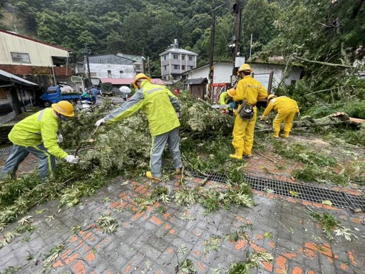 楊柳颱風重創南投多處停電 台電南投區營業處全力搶修呼籲防颱