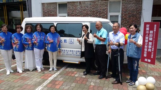 影／中秋買好禮公益不缺席 彰化弱勢團體禮盒展售暨復康巴士捐贈