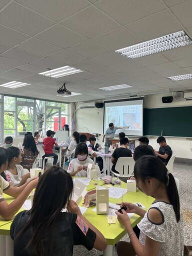 高雄市全民科學週科學實作營開跑 國小5、6年級學生動手做科學玩出新火花