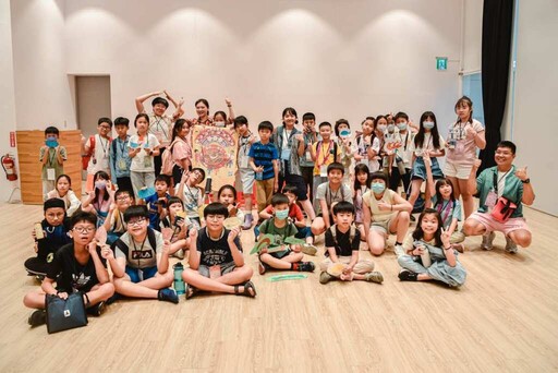 國美館2025國家語言視覺藝術體驗營 《藝術ka辦桌》現場熱鬧辦桌中