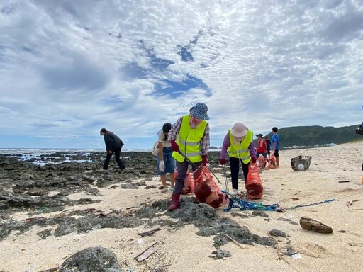 綠島淨灘清出179公斤海灘廢棄物 展現永續行動力