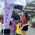 七夕情人節深情不變 女兒送玫瑰花給單媽