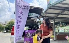 七夕情人節深情不變 女兒送玫瑰花給單媽