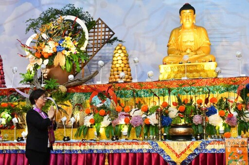 中部全國供佛齋僧大會 彰化縣立體育館湧入逾2萬人參與