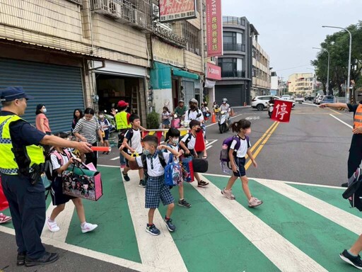開學日警護童 溪湖分局全力守護學童安全