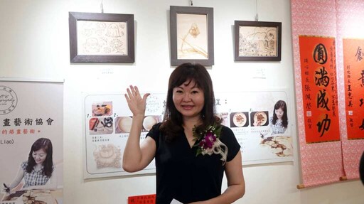 影／醫療空間添藝術溫度 彰化醫院烙畫公益展療癒人心