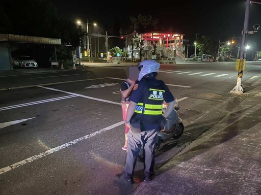 八旬老嫗深夜迷航 斗六警暖心護送返家