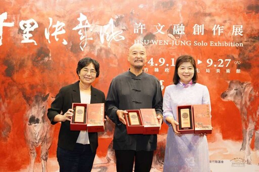 千里快哉風許文融創作展開幕 牛轉韻生機茶葉禮盒同步亮相