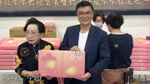 影／秀和基金會傳愛中秋 捐贈月餅禮盒關懷鹿港獨居長者