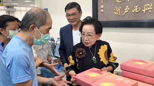 影/秀和基金會傳愛中秋 捐贈月餅禮盒關懷鹿港獨居長者