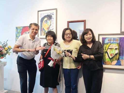 在抽象色彩間抒發生命重量 賴櫟安個展《快樂你我他》展現堅毅與溫暖