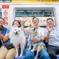 桃園寵物嘉年華登場 張善政攜毛孩搭捷運同樂