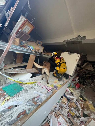 台南特搜隊支援花蓮平安返回 黃偉哲致贈慰問品表達感謝