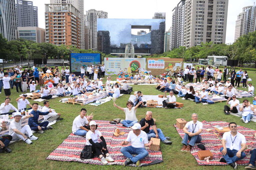 「台中綠美圖」試營運 盧秀燕號召市民野餐日共享「草地閱讀」時光