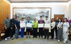 全國運澎湖羽球勇奪佳績 陳光復頒發逾55萬獎勵金表揚選手