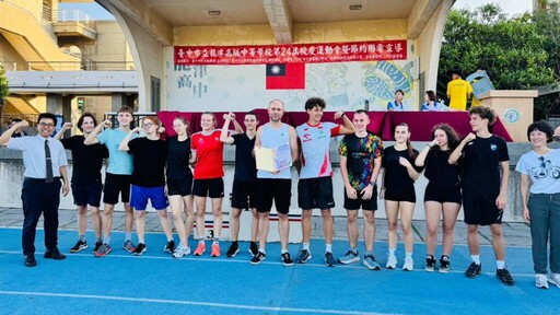 龍津高中校慶迎波蘭姊妹校 大隊接力「Just for fun」跑出國際情誼