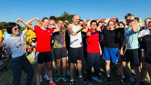 龍津高中校慶迎波蘭姊妹校 大隊接力「Just for fun」跑出國際情誼