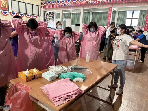 中彰榮家辦理「隔離衣穿卸教育訓練」 提升防疫技能