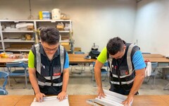 對摺再對摺 中捷維修人員用心摺出車廂清新空氣