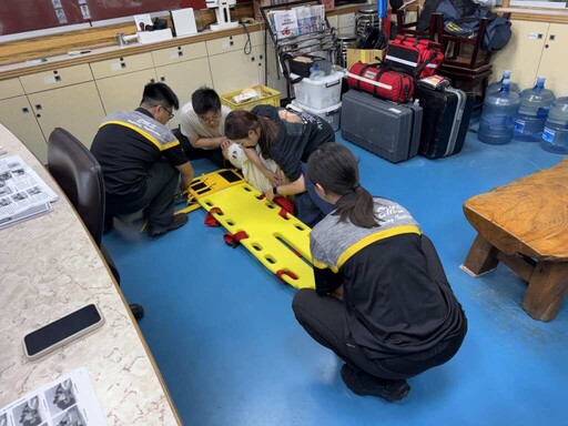 彰師大青年投入義消行列 EMT-1訓練結業勇闖救護第一線