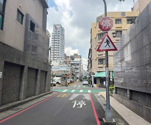 東海大學後門設綠斑馬、楔型標線 守護學生行人更安全